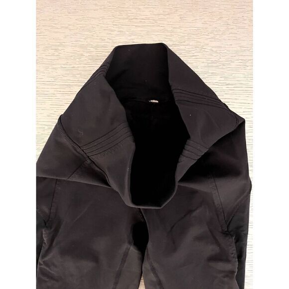 Lululemon Black Capri Length Leggings with Mesh Panels Women's Size 6 - Picture 2 of 5